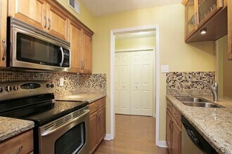 4641 Wild Indigo St-Unit -25/427 in Houston, TX - Building Photo - Building Photo