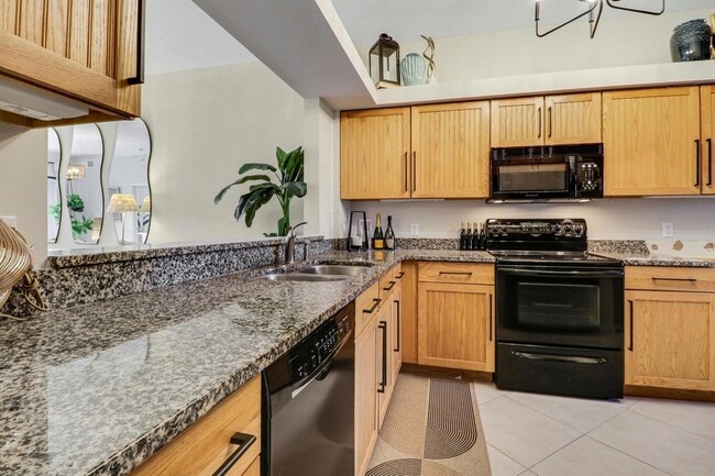370 Golfview Rd, Unit 202 in North Palm Beach, FL - Building Photo - Building Photo