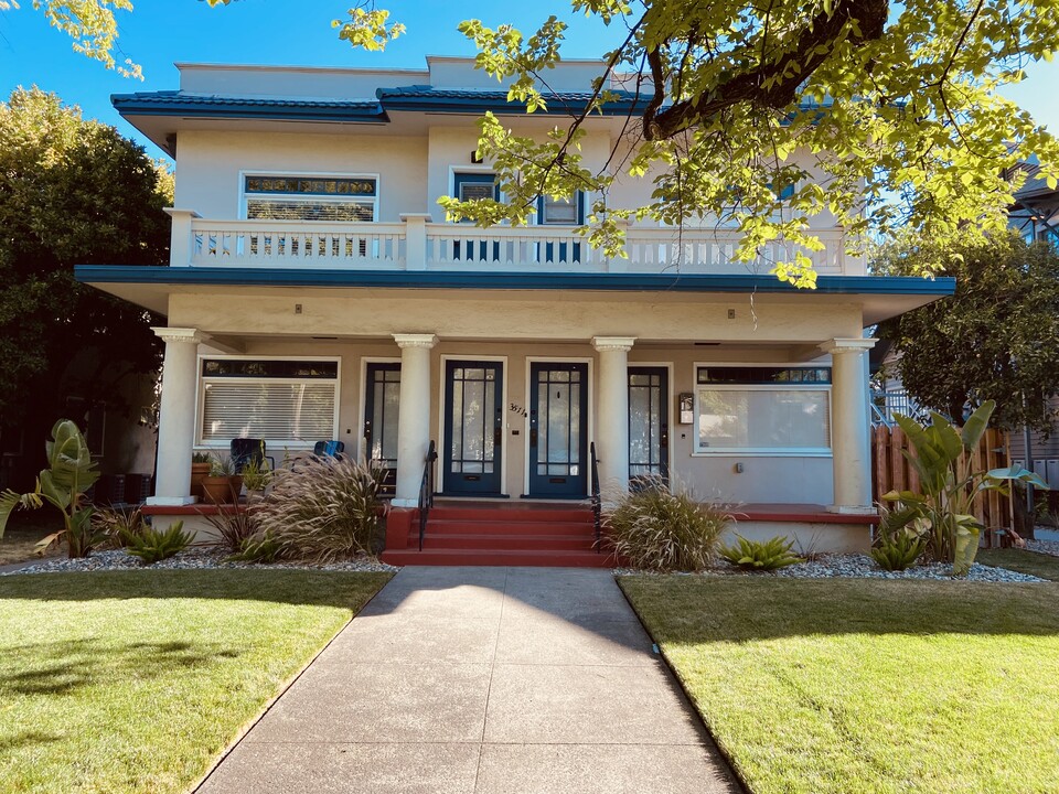 3511 J St in Sacramento, CA - Building Photo