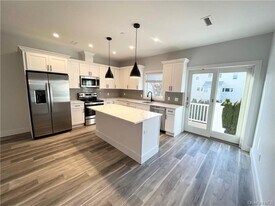 195 Park Ave in Harrison, NY - Building Photo