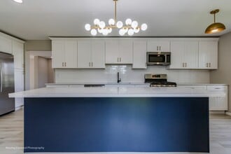 1655 Whispering Oaks Dr in West Chicago, IL - Building Photo - Building Photo