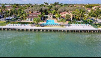 1035 Lake Shore Dr in Lake Park, FL - Building Photo