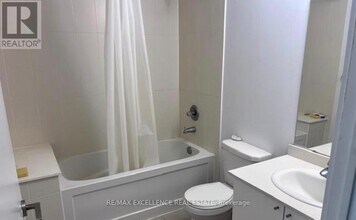 3985 Grand Park Dr in Mississauga, ON - Building Photo - Building Photo