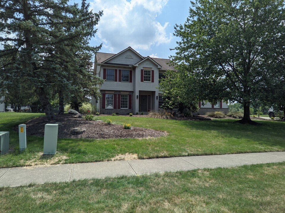 34521 Springvale Cir in Avon, OH - Building Photo