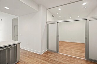 5308 Sepulveda Blvd in Los Angeles, CA - Foto de edificio - Building Photo