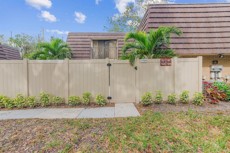 7520 75th Way, Unit 1079 in West Palm Beach, FL - Building Photo