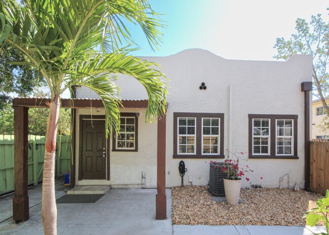 property at 919 N Federal Hwy