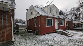 1327 Woodland Ave SE in Massillon, OH - Building Photo - Building Photo