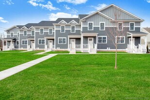 687 S Main St in Cheshire, CT - Building Photo