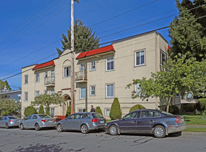 1695 W 11th Ave in Vancouver, BC - Building Photo - Primary Photo