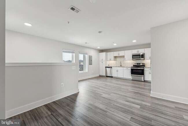 19520 Village Walk Dr-Unit -3-205 in Montgomery Village, MD - Building Photo - Building Photo