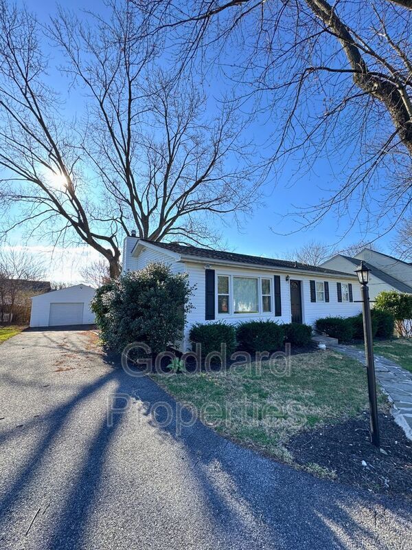 6351 Barnett Ave in Sykesville, MD - Building Photo - Building Photo