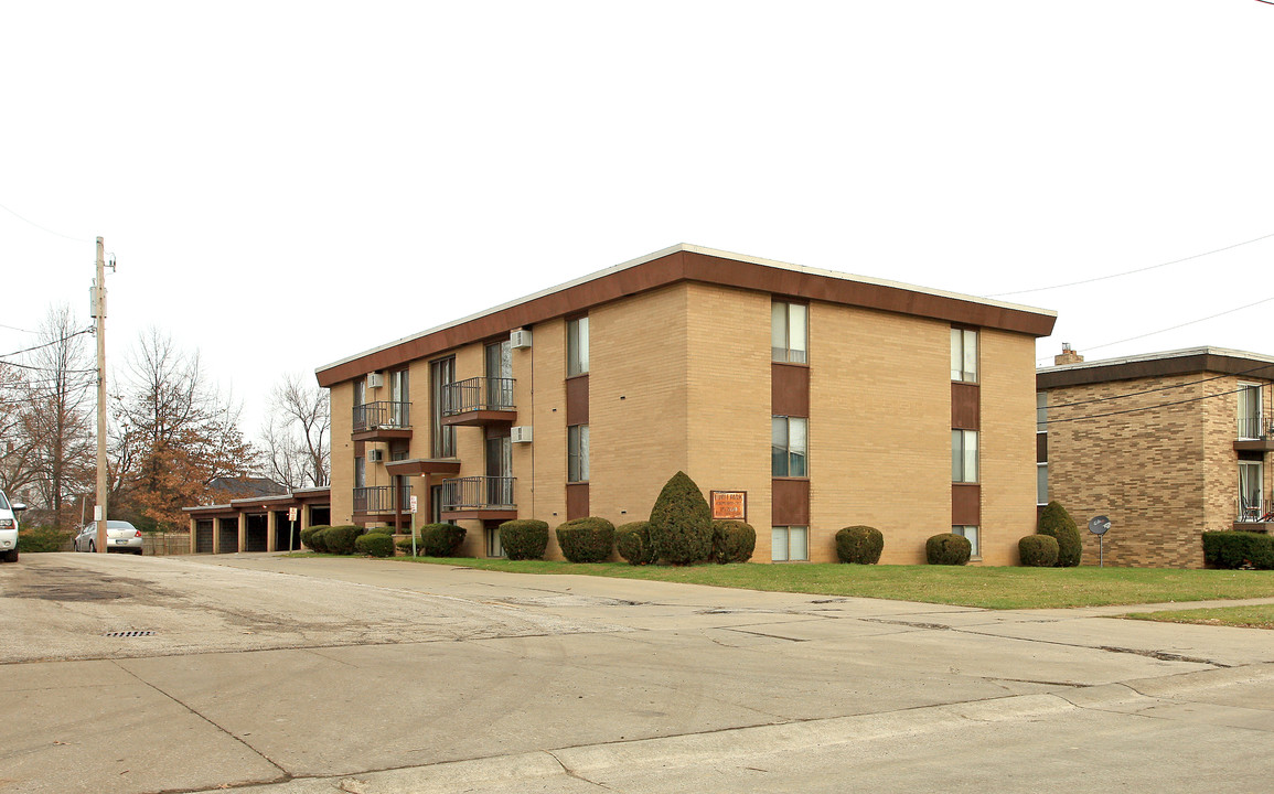 Maple Park Apartments in Maple Heights, OH - Building Photo