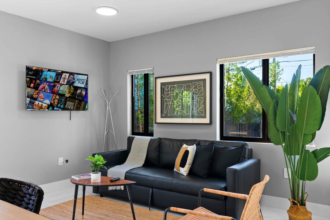 1540 NW 46th St in Miami, FL - Building Photo