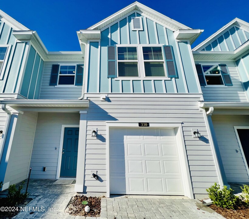 330 Boracay Cir in Saint Johns, FL - Foto de edificio