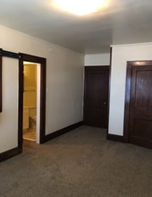 Ingersoll Park Studio Apartments 3607 in Des Moines, IA - Building Photo - Interior Photo
