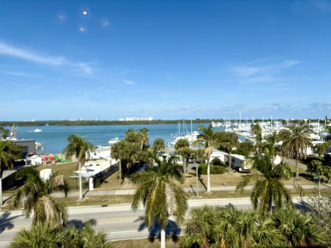 property at 38 Harbour Isle Dr E
