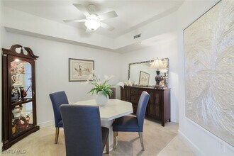 1060 Borghese Ln in Naples, FL - Foto de edificio - Building Photo