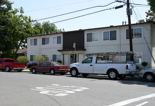 200 4th Ave in Redwood City, CA - Foto de edificio - Building Photo