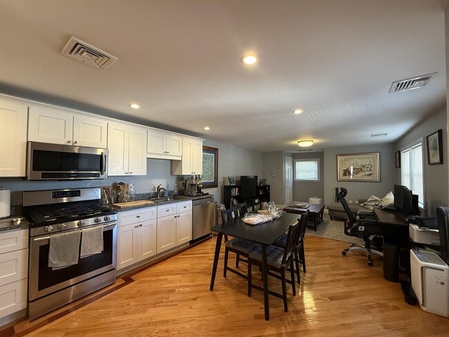 21 Ashland St, Unit 2