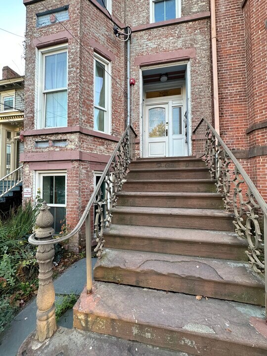 263 Liberty St, Unit 3 in Newburgh, NY - Building Photo