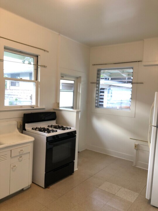 1039 16th Ave in Honolulu, HI - Building Photo
