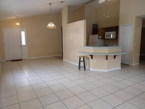 335 Aylesbury Ln in Davenport, FL - Building Photo - Building Photo
