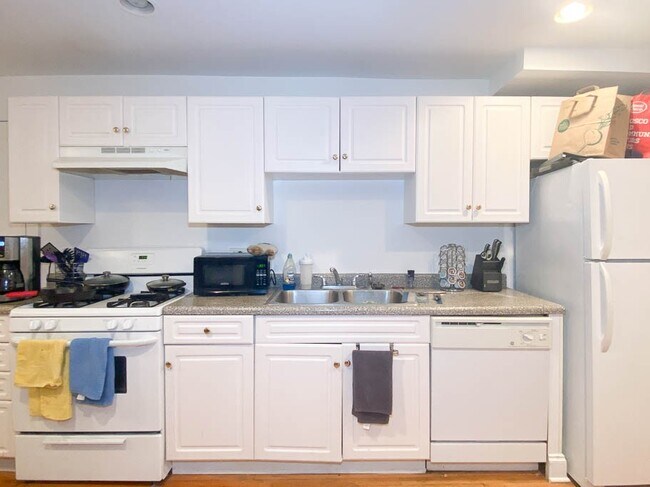 922 W Addison St, Unit 6H in Chicago, IL - Building Photo - Building Photo