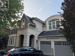 3279 Raspberry Bush Trail in Oakville, ON - Building Photo - Building Photo