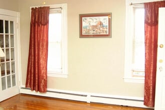 25 Baltimore St, Unit 25 Baltimore St. in Lynn, MA - Foto de edificio - Building Photo