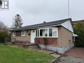 21 Bellbrook Rd in Toronto, ON - Building Photo