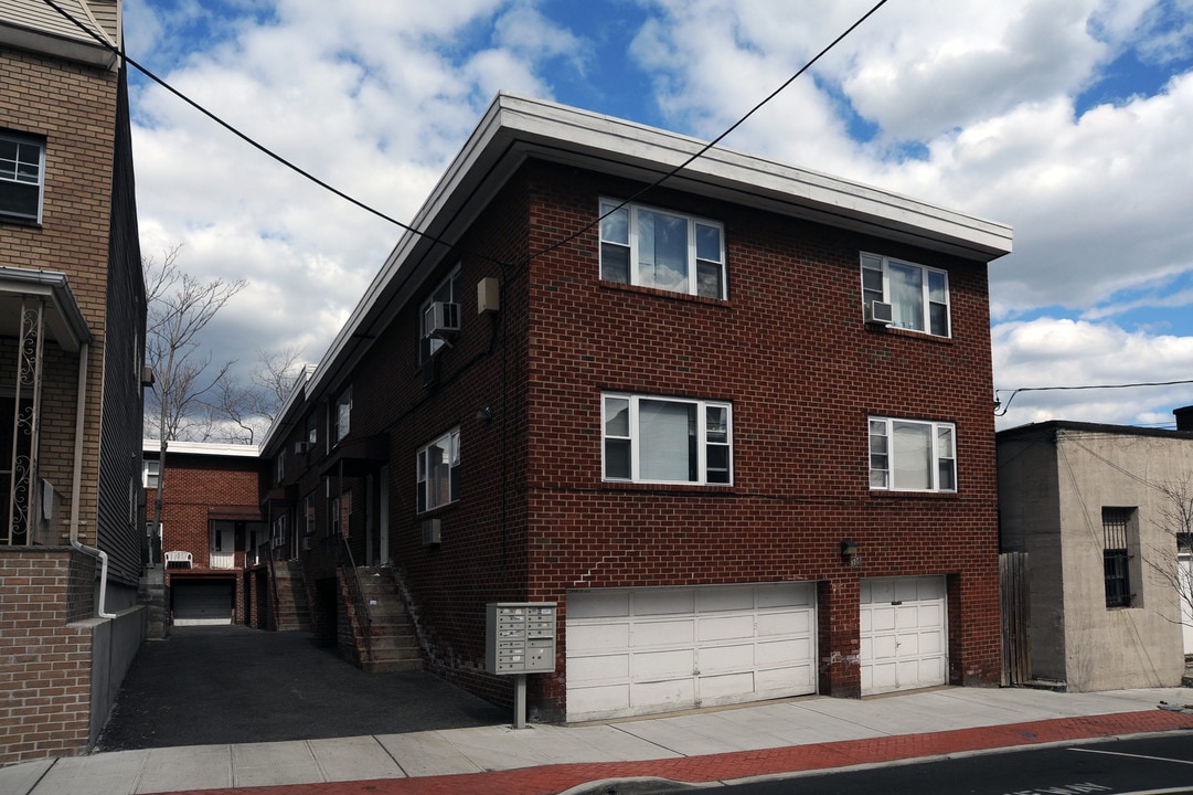 308-310 16th St in Union City, NJ - Building Photo