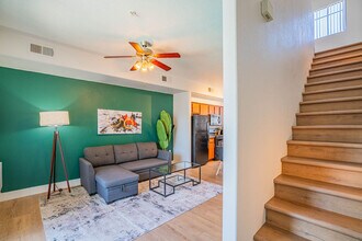 6610 N 93rd Ave in Glendale, AZ - Foto de edificio - Building Photo