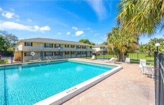 Poinciana Apartments in Naples, FL - Building Photo