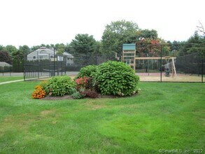 1101 Mill Pond Dr in South Windsor, CT - Building Photo - Building Photo