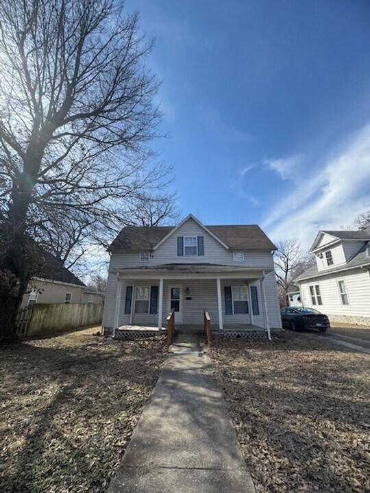 1317 N Sherman Ave in Springfield, MO - Building Photo