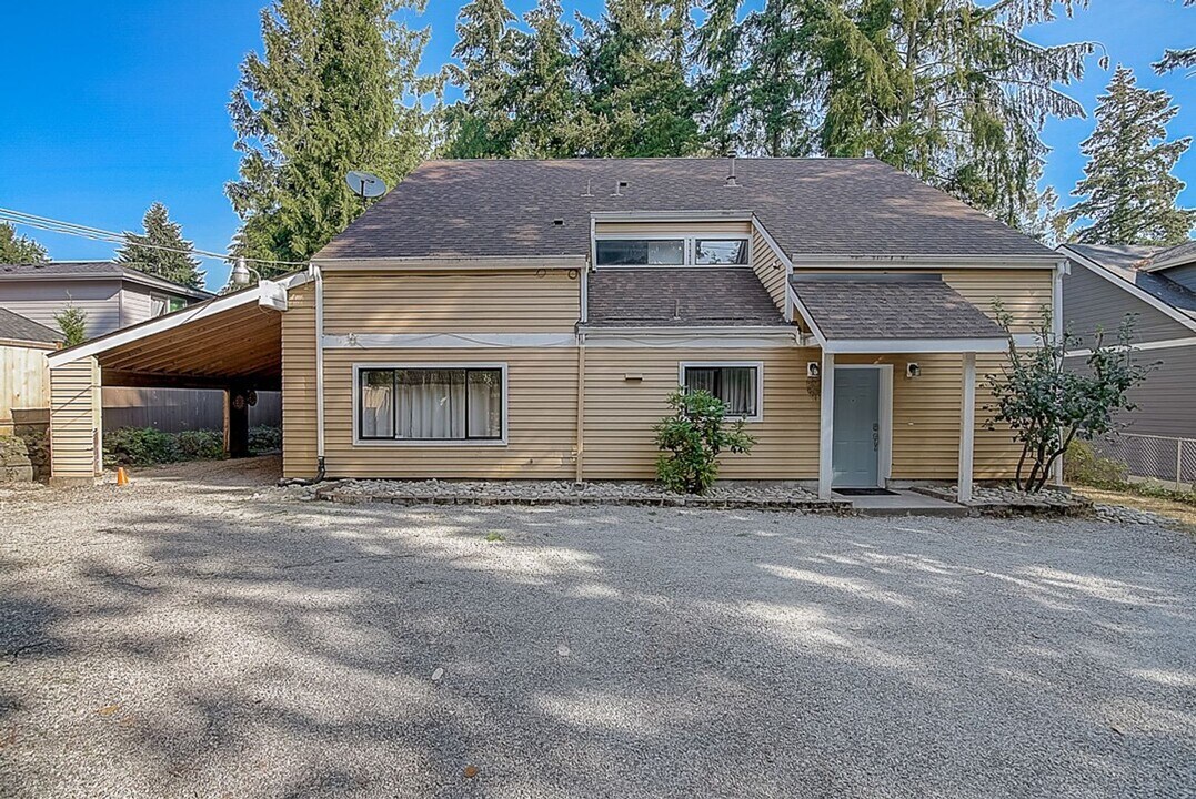 2342 NE 145th St in Shoreline, WA - Building Photo