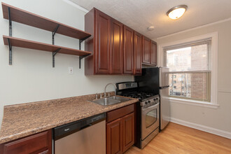 547 W Surf St-Unit -E4 in Chicago, IL - Building Photo - Building Photo