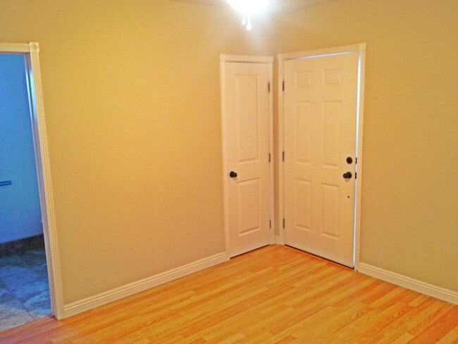 1911 N Hollywood Way