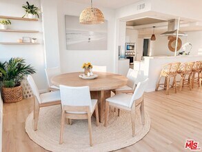 17350 Sunset Blvd in Los Angeles, CA - Foto de edificio - Building Photo