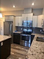 415 Maningas Bend in Saskatoon, SK - Building Photo