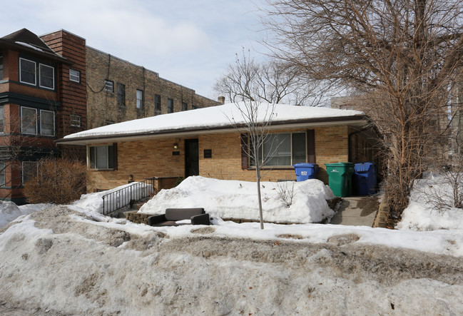 1924 Emerson Ave S in Minneapolis, MN - Building Photo - Building Photo