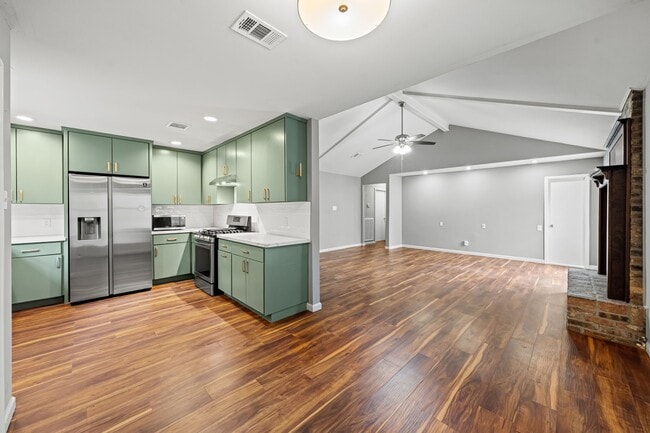 25802 Maplewood Dr