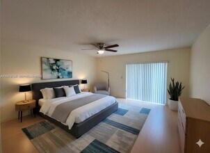 17170 SW 94th Ave in Palmetto Bay, FL - Foto de edificio - Building Photo