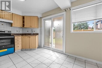 5482 Loonlake Ave in Mississauga, ON - Building Photo - Building Photo