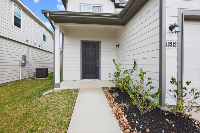 13312 Burbot Dr in Shenandoah, TX - Building Photo - Building Photo