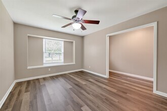 12002 Hillcroft St in Houston, TX - Building Photo - Building Photo