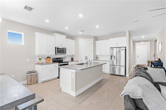 607 Parkshore Lk Ave