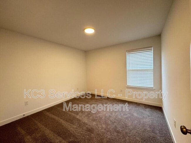 3722 SW Knoxville Ct in Lee's Summit, MO - Building Photo - Building Photo