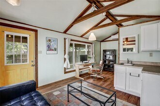 913 W Johanna St in Austin, TX - Building Photo - Building Photo